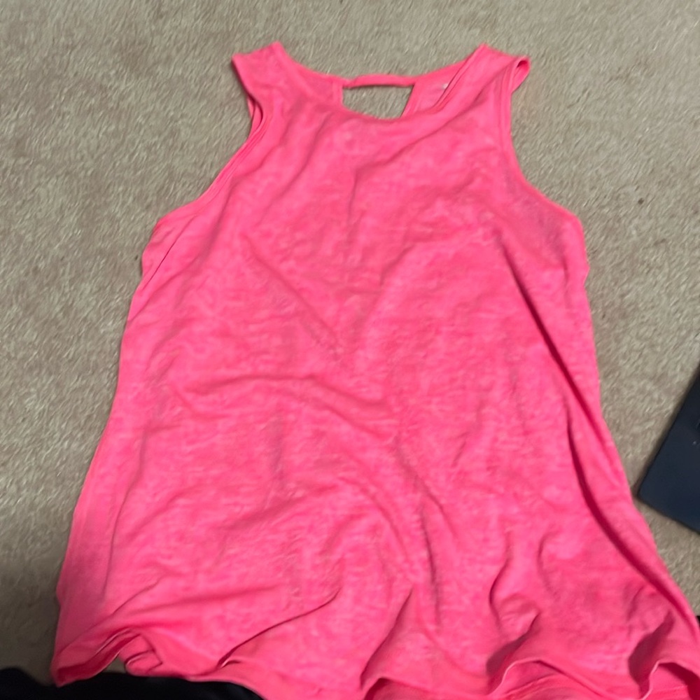 ideology woman’s workout top. size M
